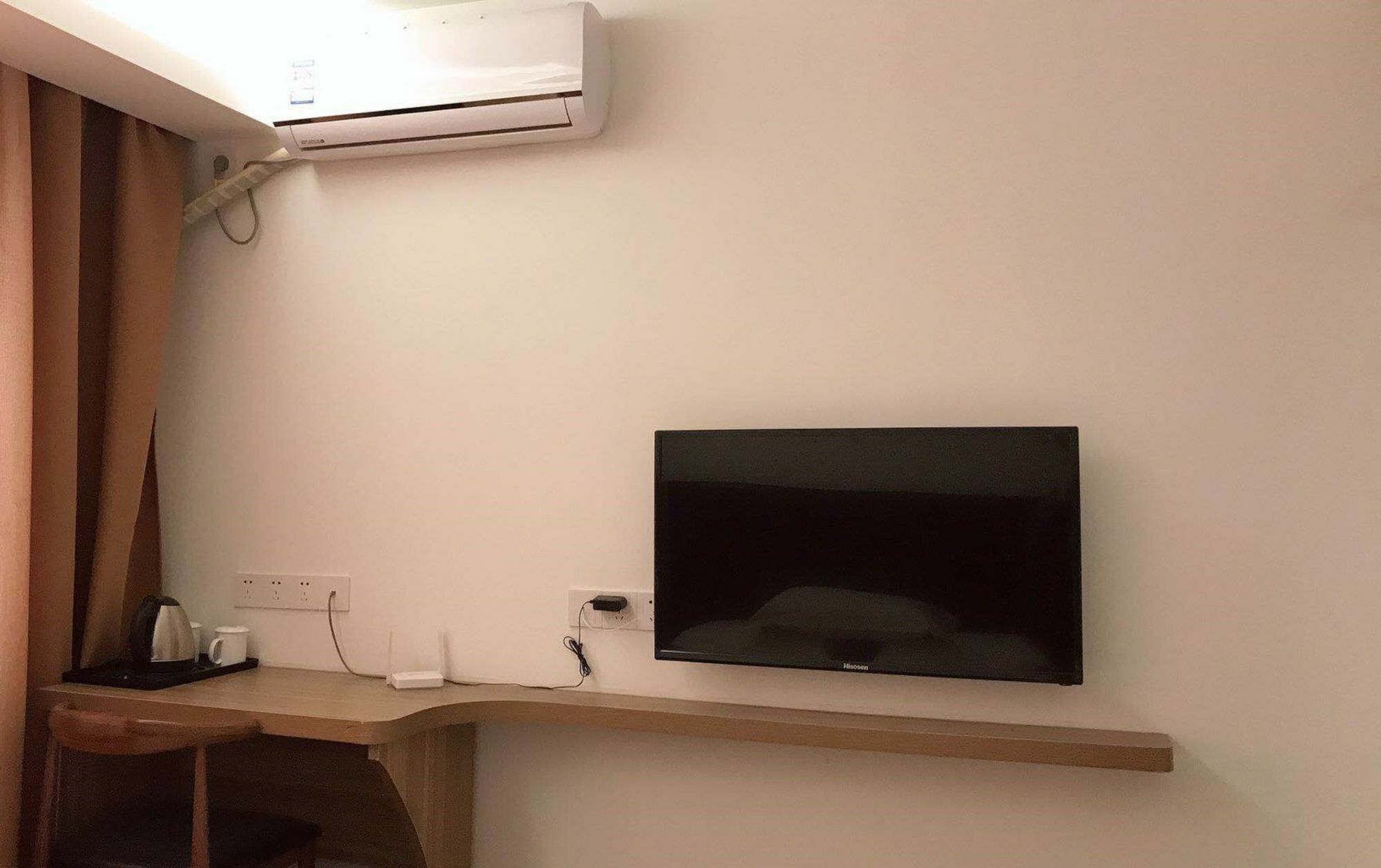 Yin Si Dun Business Hotel 3*