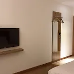 Yin Si Dun Business Hotel